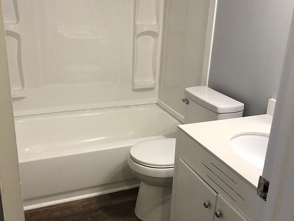 5th image of 423 Grove St