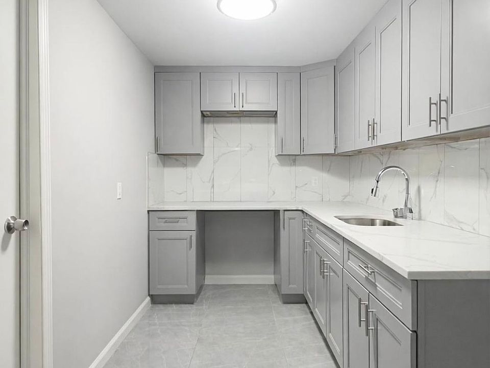 2nd image of 3211 Spencer Dr Floor 1
