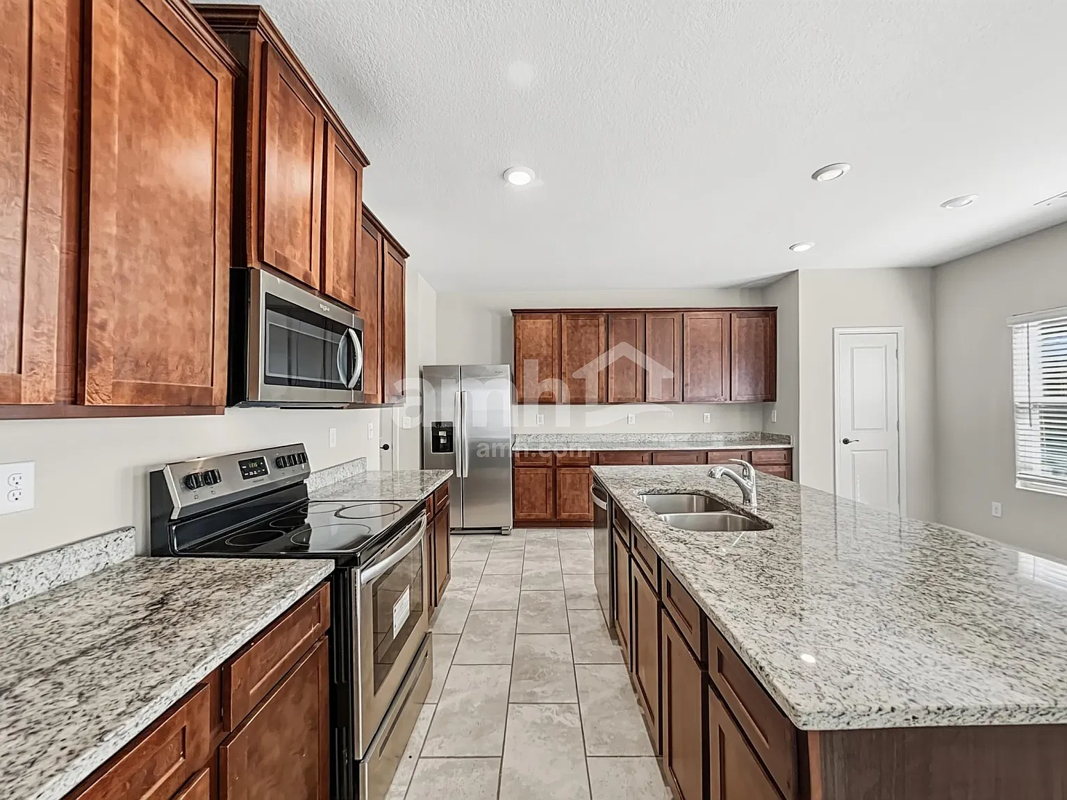 4 bed, 2.5 bath, 2353 sqft, $2,250 — Photo 3