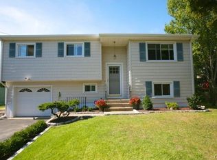 21 Country Club Rd, Norwalk, CT 06851