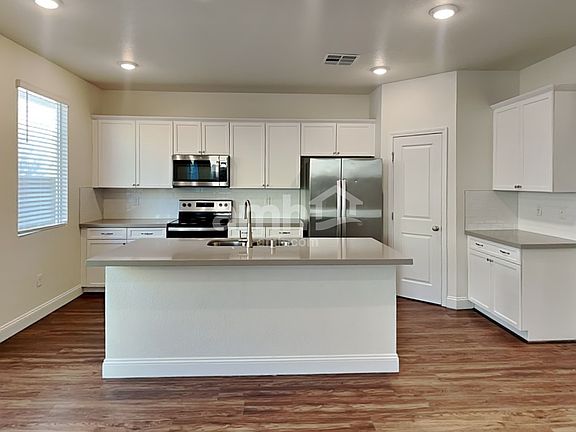 4th image of 6038 Schmidt St