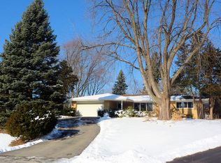 6008 Lenox Ct, Lisle, IL 60532
