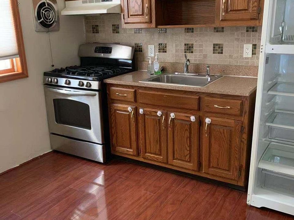 2nd image of 1653 W 1st St APT 2