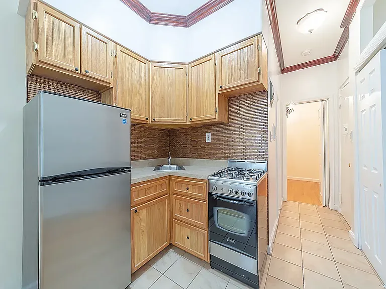 410 W 51st St #102 — Photo 5