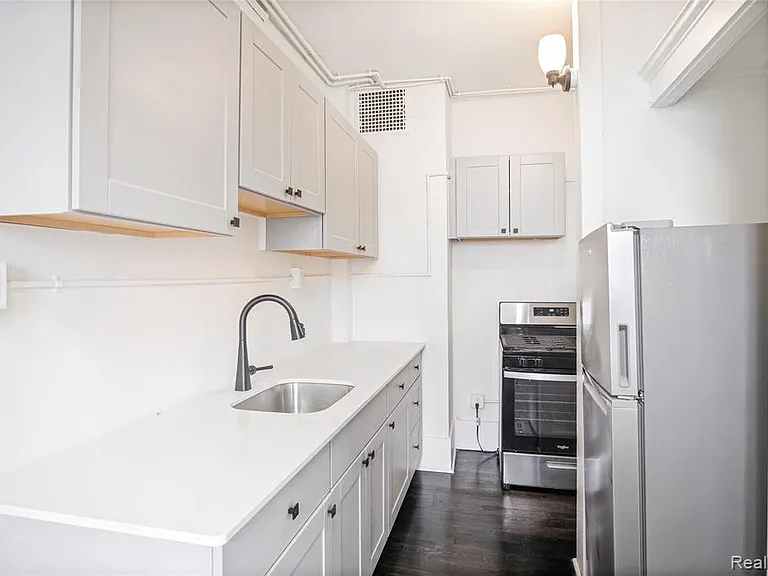 66 Adelaide St #43 — Photo 8