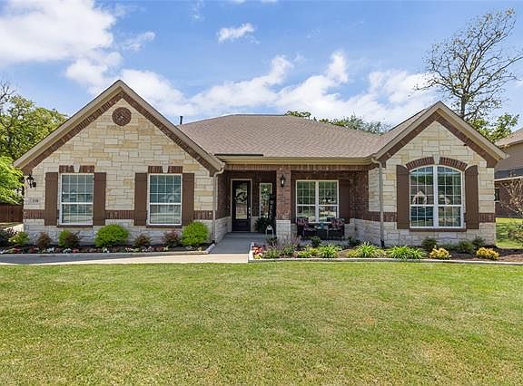 2nd image of 118 Dogwood Dr