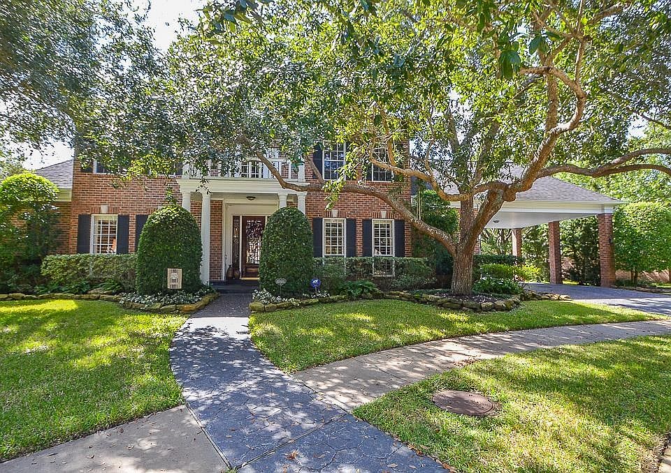 Absolutely breathtaking 5 bedroom home on cul-de-sac in the highly desired subdivision of Cinco Ranch South Lake Village!