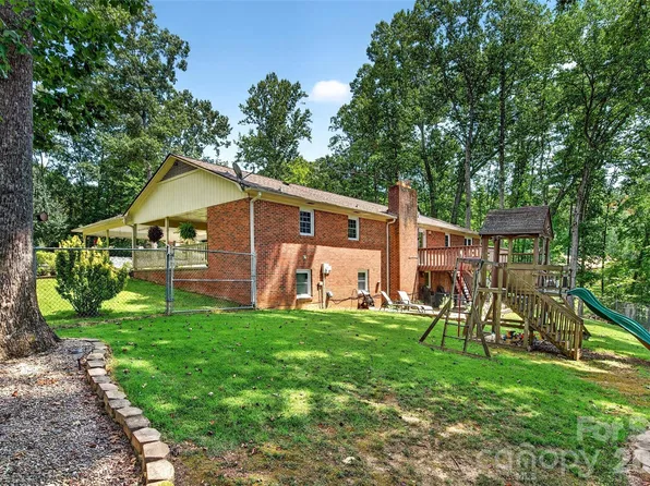 146 Cobblestone Dr, Marion, NC 28752