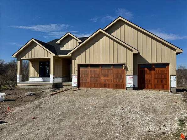 3805 Woodland Ct, Waukee, IA 50263