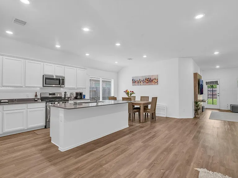 1413 Cantabria Ct — Photo 5
