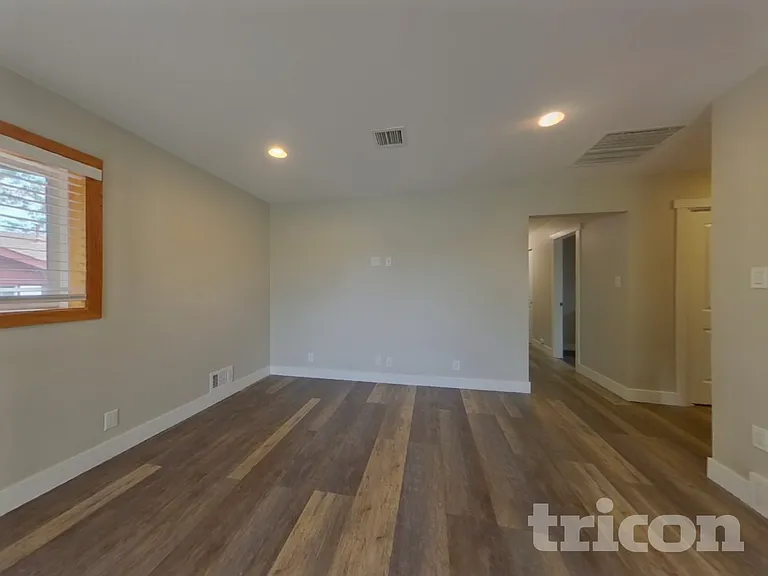 343 Brigitte Dr — Photo 2