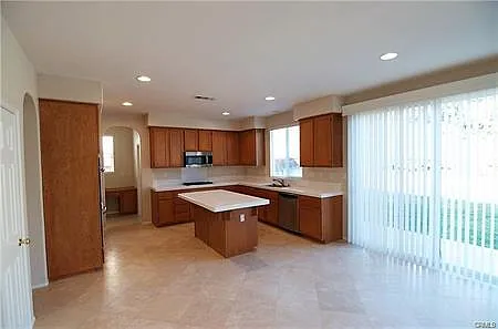 25118 Meridian Ct — Photo 6