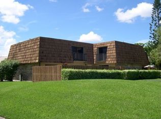 4113 Wimbledon Dr, Hollywood, FL 33026