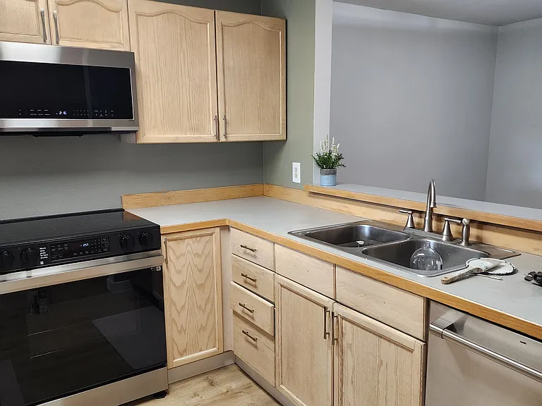 901 Sunset Blvd NE #C210 — Photo 4