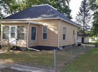 211 W 1st St, Morrisonville, IL 62546