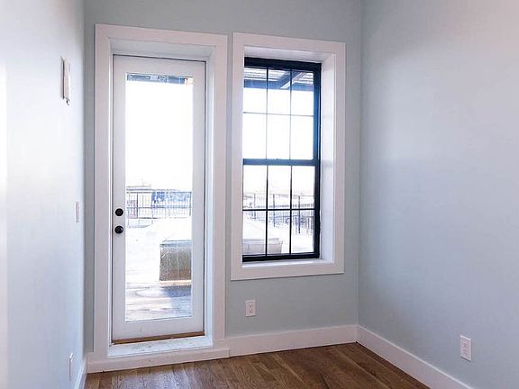 5th image of 316 Melrose St #2L