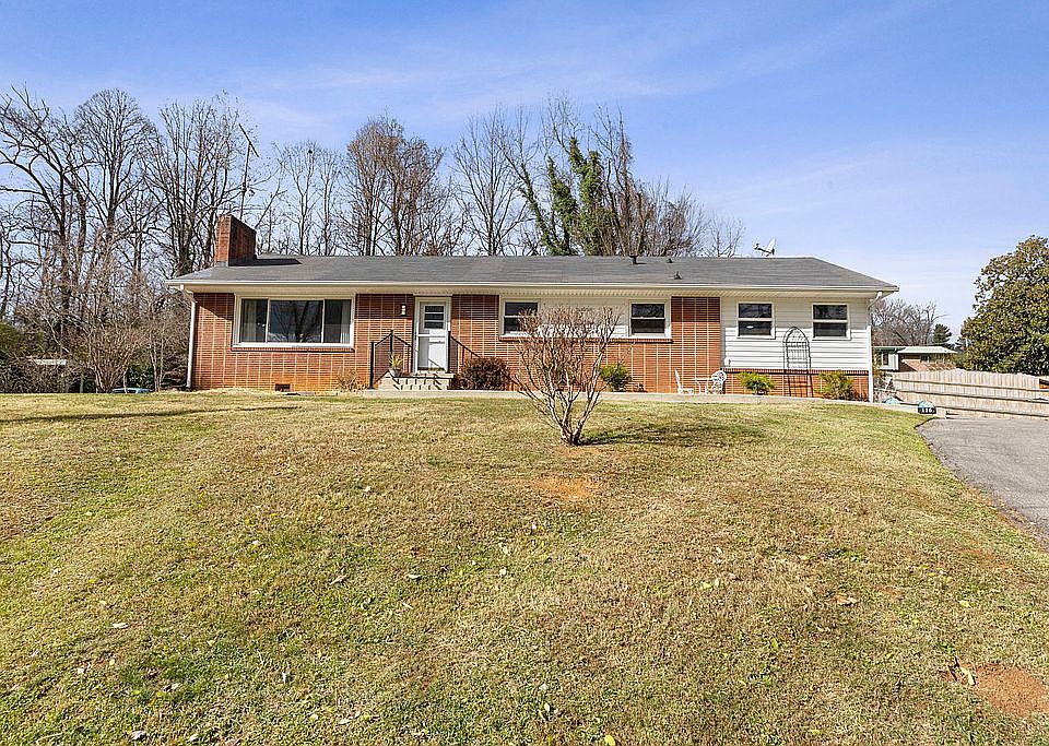 116 Montvue Rd - Front