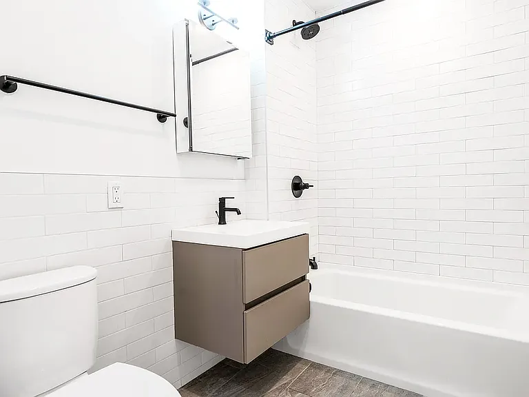 204 Smith St #2R — Photo 8