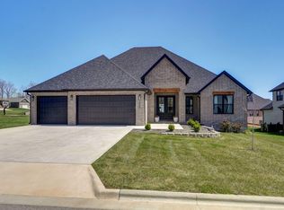 2040 N Riva Ridge Ct, Springfield, MO 65802