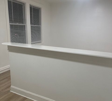 5th image of 2700 Roslyn Ave #5