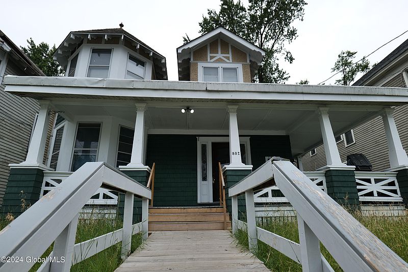 2nd image of 802 Myrtle Avenue