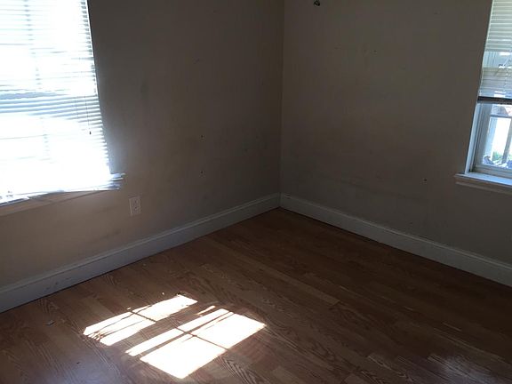 3rd image of 1112 Abbott St
