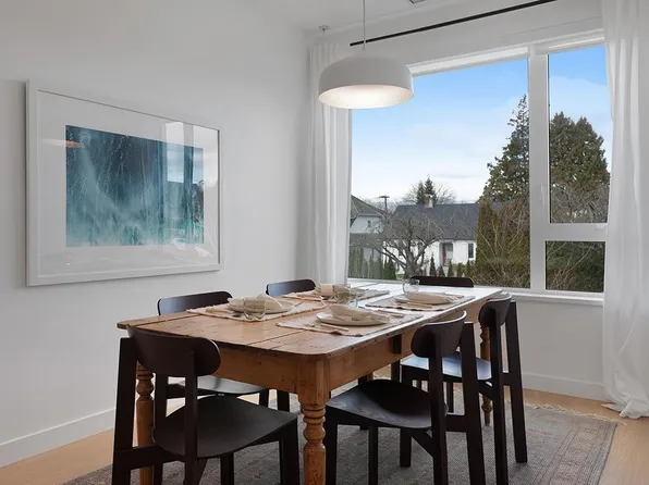 48 King Edward Ave W, Vancouver, BC V5Y 2H6