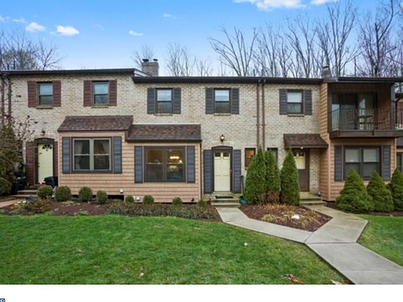2nd image of 215 Bishops Dr