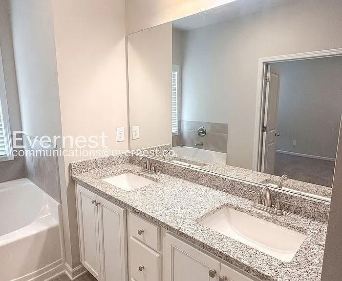 141 Culver St — Photo 7