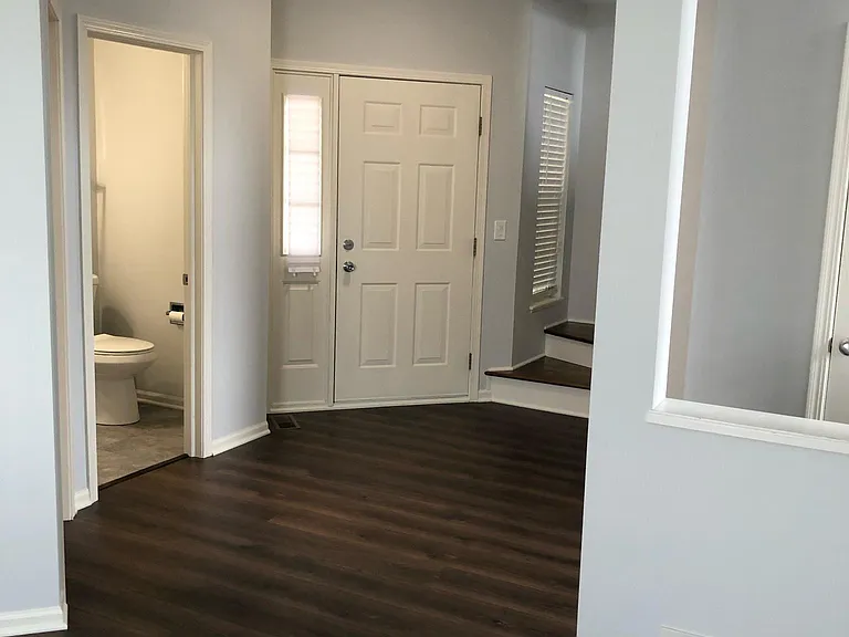 935 Cynthia Ln — Photo 3