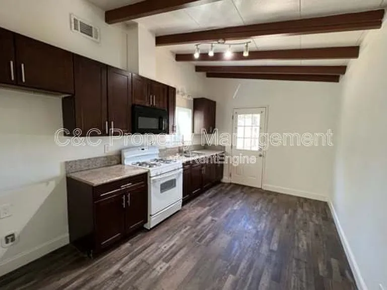 2119 E Griffith Way — Photo 3