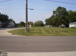 5 Armory Ln, Hampton, IA 50441