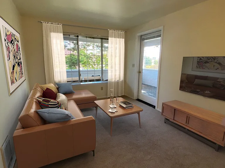 5307 Live Close To University Village And Uw! — Photo 23