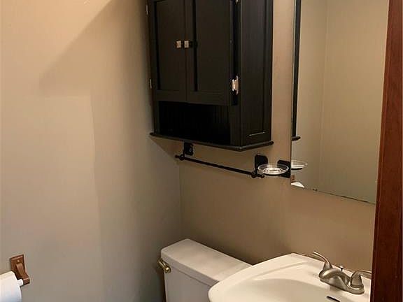 4th image of 605 W Benton St APT B