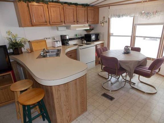3rd image of 11124 Parakeet Dr
