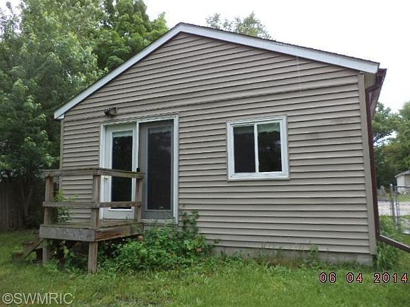 3rd image of 819 Drury Ln