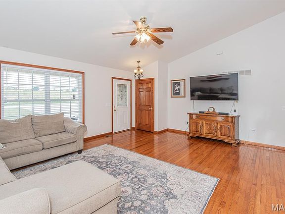 4th image of 35 Chinkapin Ct