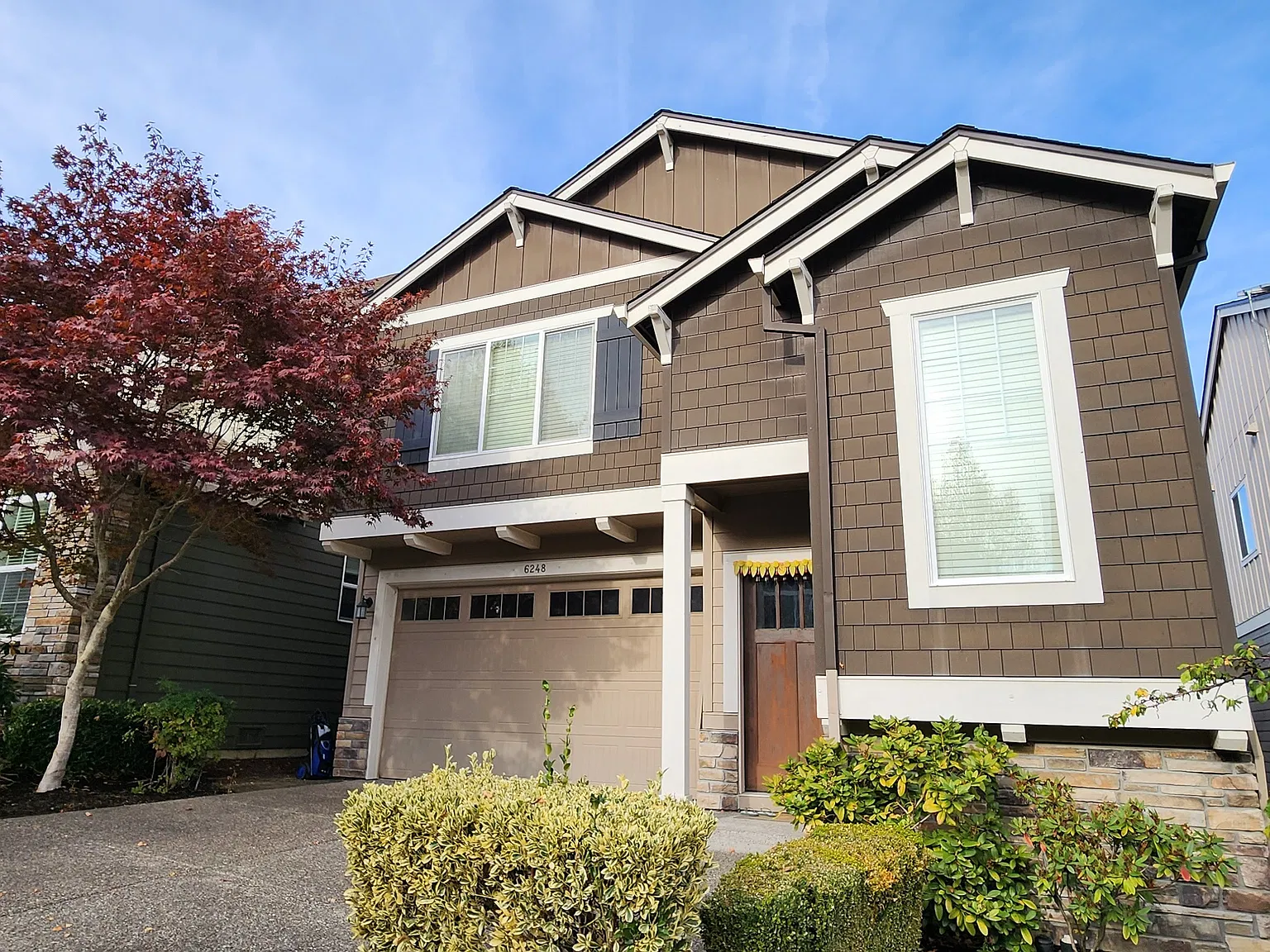 5 bed, 2238 sqft, $2,950 — Photo 2