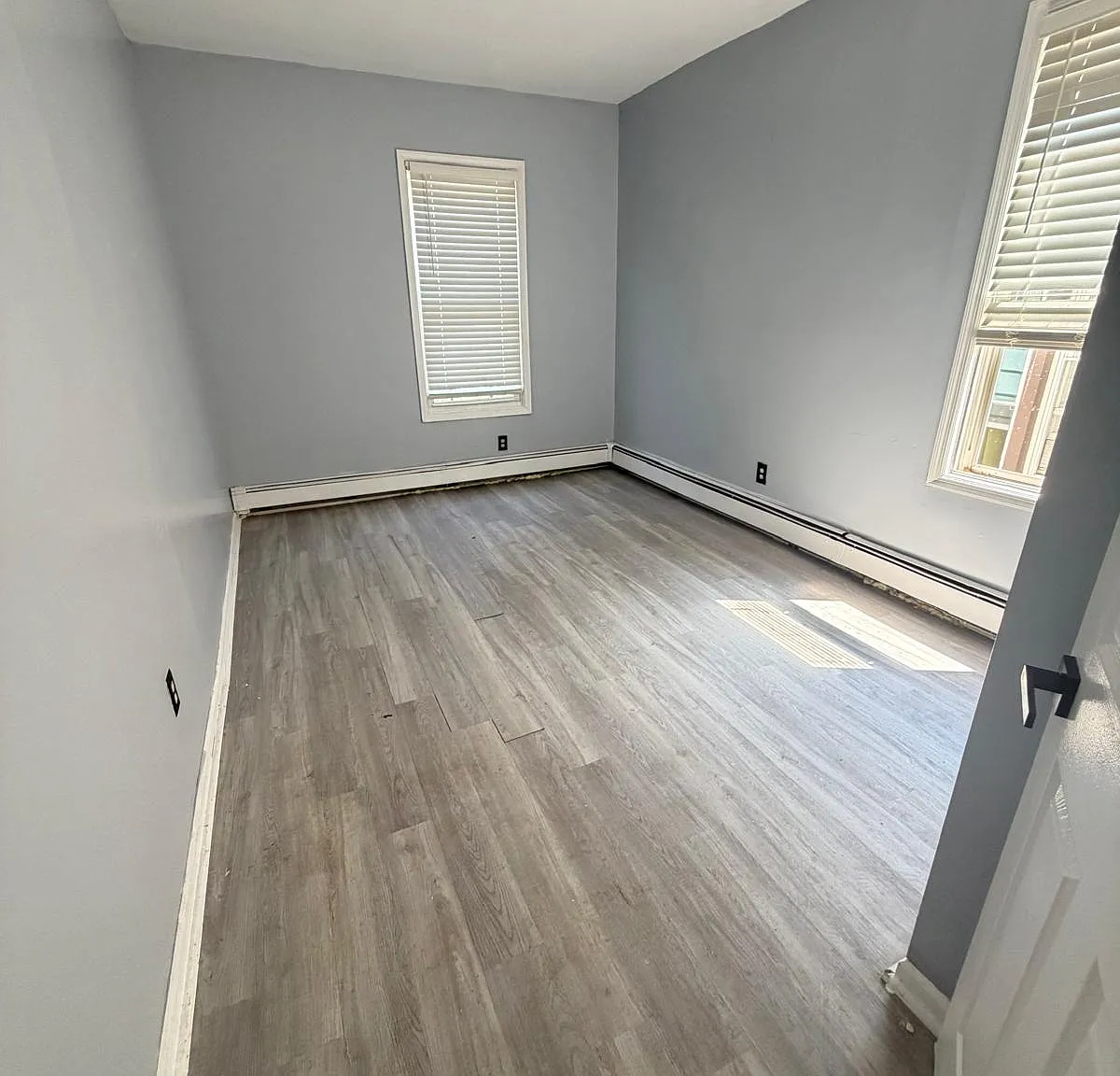 3 bed, 1000 sqft, $1,990 — Photo 3