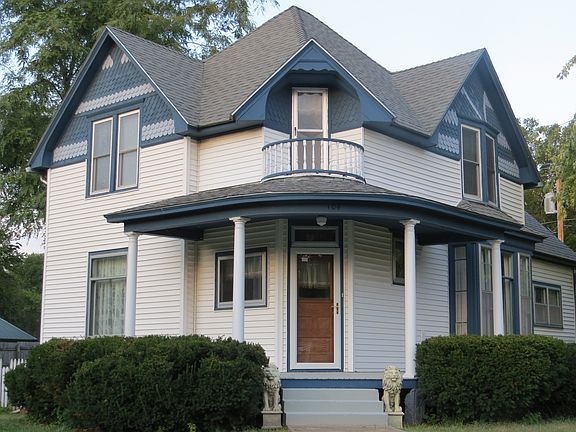 Front of house with porch