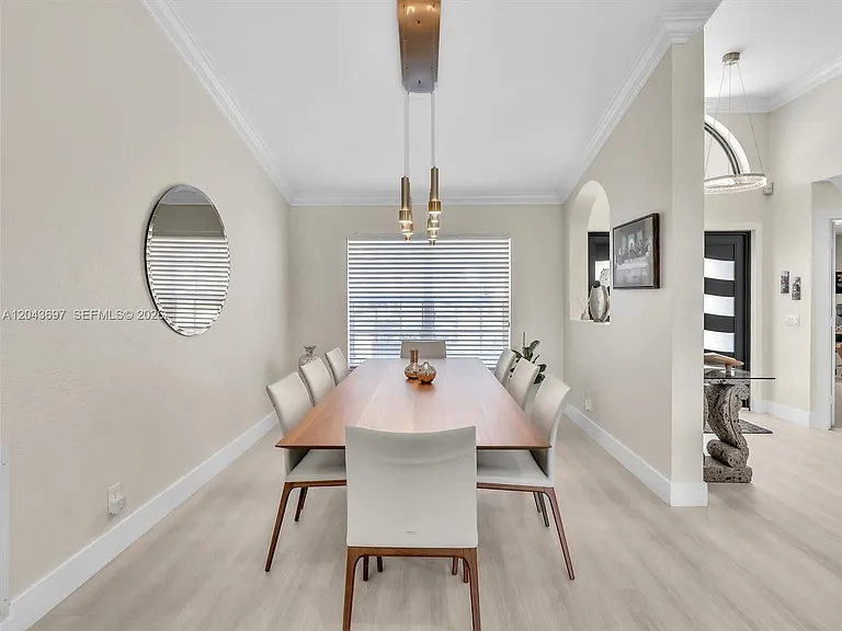 639 Verona Pl — Photo 14