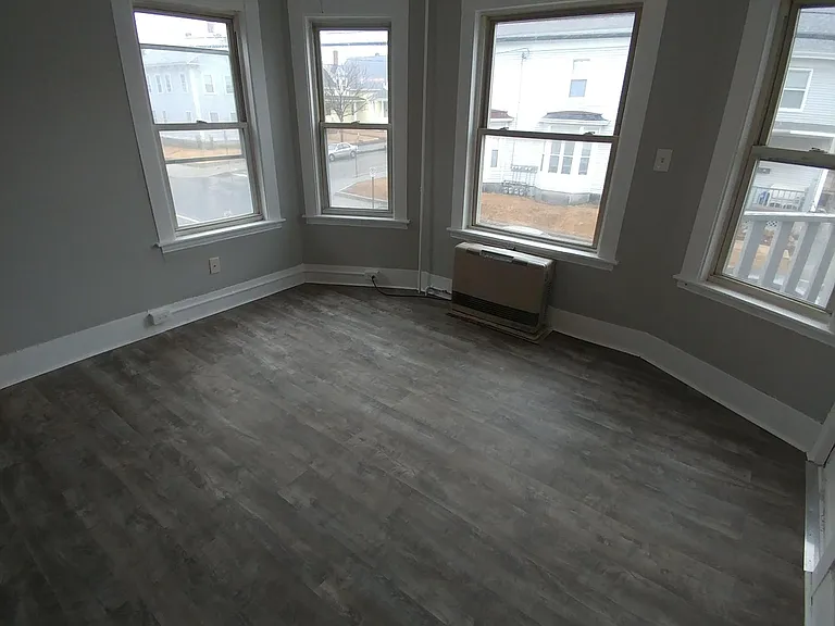 420 Maple St #4 — Photo 8