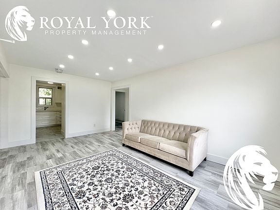 5th image of 15 Stavebank Rd S #3