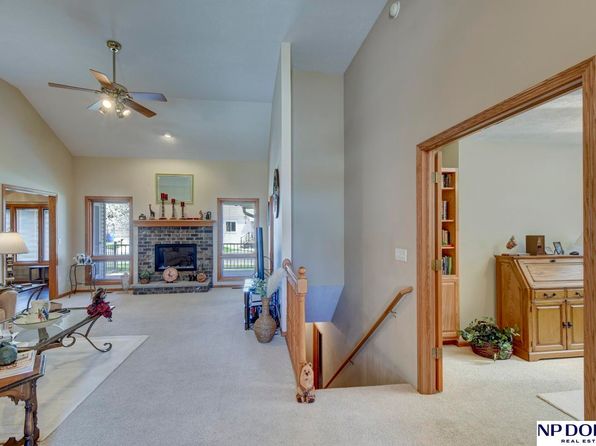 8803 S 100th St, La Vista, NE 68128