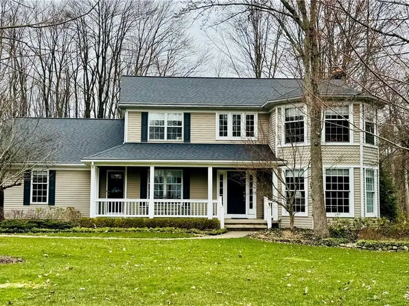 303 Whitetail Dr, Chagrin Falls, OH 44022