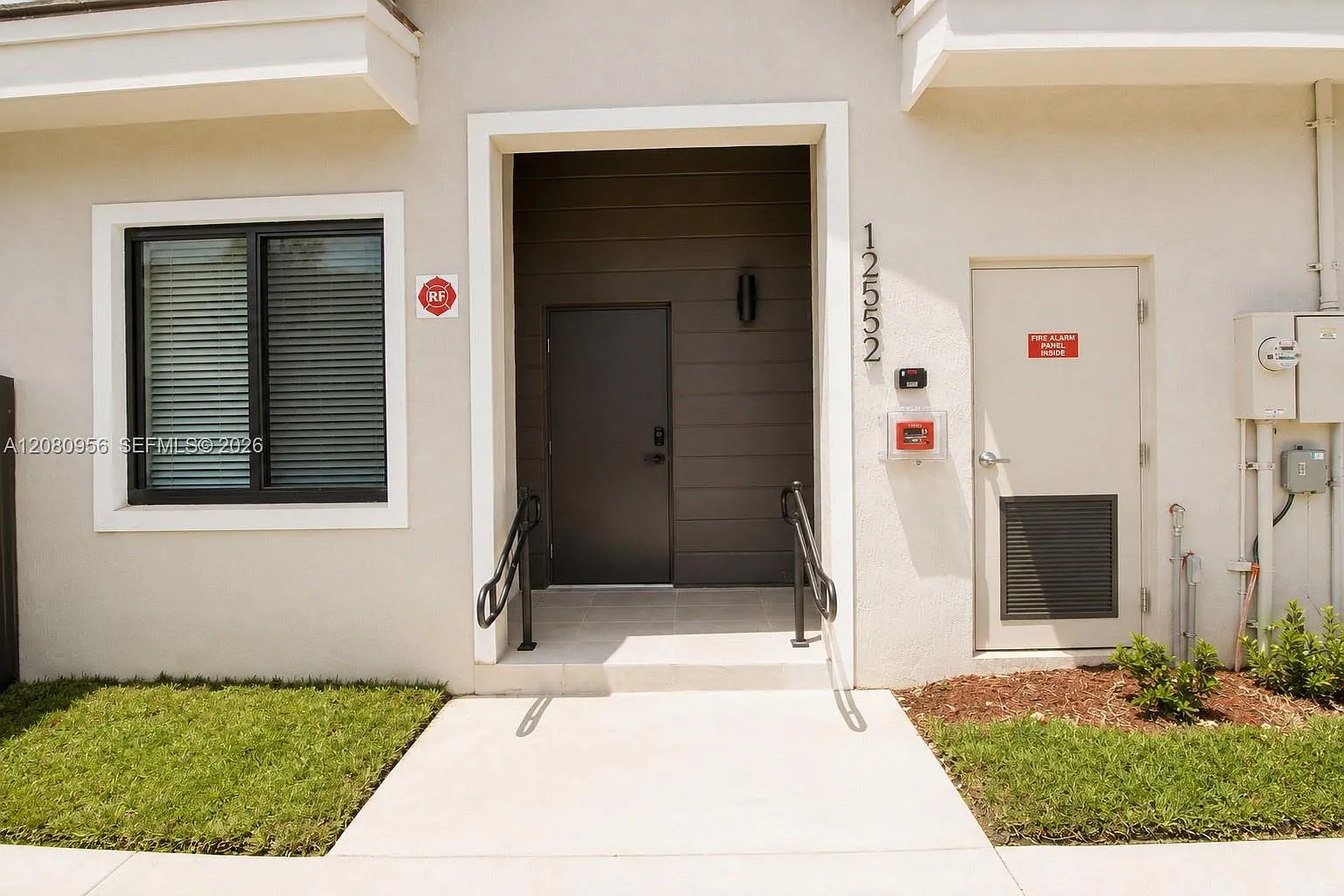 3 bed, 2.0 bath, 1370 sqft, $3,550 — Photo 2