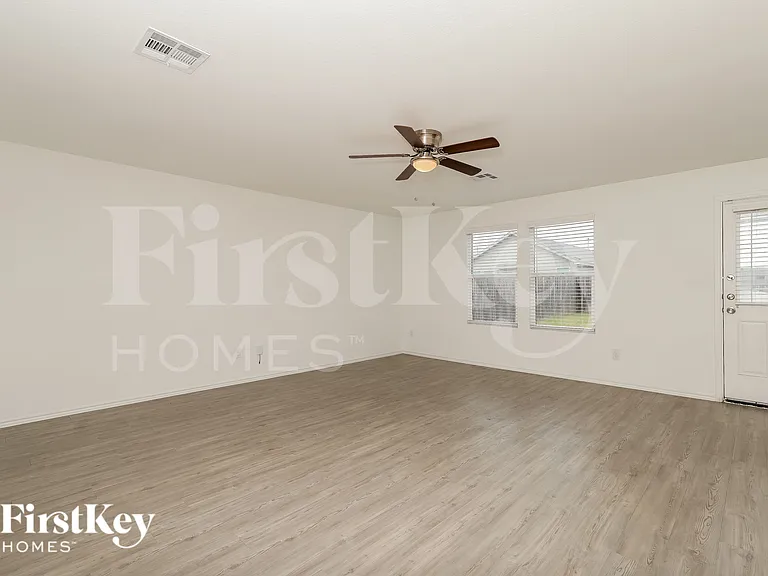 2439 Lake Hls — Photo 3