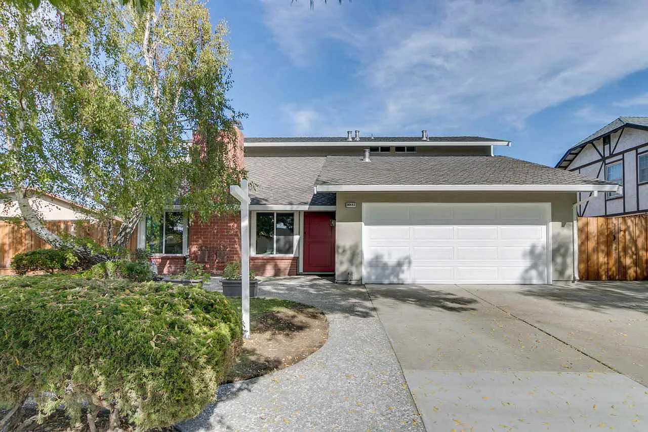 36442 Bridgepointe Dr photo 1