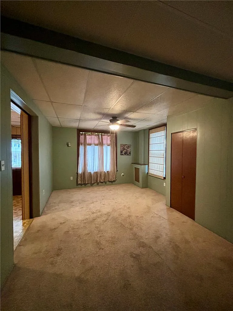 3 bed, 1.0 bath, 1732 sqft, $1,975 — Photo 3