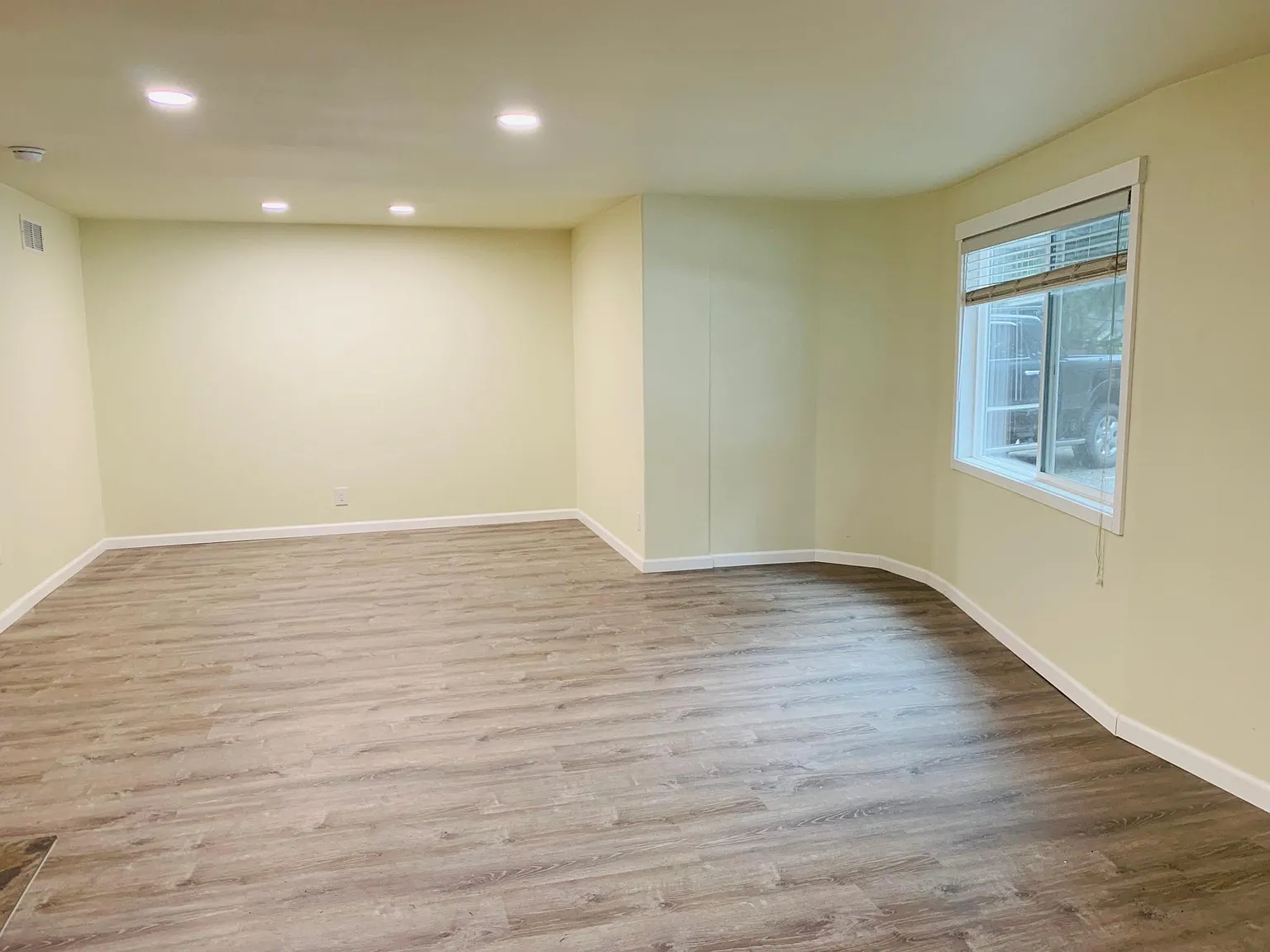 12304 Glenwood Ave SW — Photo 4